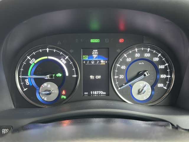 トヨタ アルファードハイブリット エグゼクティブ ラウンジ 埼玉県 2015(平27)年 11.9万km ホワイトパールクリスタルシャイン 運転席エアバッグ	/助手席エアバッグ	/サイドエアバッグ	/ABS(アンチロックブレーキ)	/トラクションコントロール	/前席シートベルトプリテンショナー	/前席シートベルトフォースリミッター	/後席３点式シートベルト	/サイドインパクトバー	/ブレーキアシスト	/衝突安全ボディー	採用/EBD（電子制動力配分装置）	/盗難防止システム	/その他安全装備	VSC/ナビゲーション	/ナビゲーションメディア	メモリータイプ/サウンド（カセット&MD）	AM/FMラジオ/CDプレイヤー/エアコン	デュアルエアコン/パワーウィンドウ	/集中ドアロック		/クルーズコントロール	/革シート/運転席パワーシート	/ウッドパネル	/サンルーフ/アルミホイール	17インチ標準/UVカットガラス	/プライバシーガラス/ETC/パワーバックドア/オットマン/両側パワースライドドア/クルーズコントロール/フルセグテレビ/プッシュスタート/バックカメラ/フリップダウンモニター