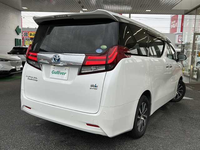 トヨタ アルファードハイブリット エグゼクティブ ラウンジ 埼玉県 2015(平27)年 11.9万km ホワイトパールクリスタルシャイン 運転席エアバッグ	/助手席エアバッグ	/サイドエアバッグ	/ABS(アンチロックブレーキ)	/トラクションコントロール	/前席シートベルトプリテンショナー	/前席シートベルトフォースリミッター	/後席３点式シートベルト	/サイドインパクトバー	/ブレーキアシスト	/衝突安全ボディー	採用/EBD（電子制動力配分装置）	/盗難防止システム	/その他安全装備	VSC/ナビゲーション	/ナビゲーションメディア	メモリータイプ/サウンド（カセット&MD）	AM/FMラジオ/CDプレイヤー/エアコン	デュアルエアコン/パワーウィンドウ	/集中ドアロック		/クルーズコントロール	/革シート/運転席パワーシート	/ウッドパネル	/サンルーフ/アルミホイール	17インチ標準/UVカットガラス	/プライバシーガラス/ETC/パワーバックドア/オットマン/両側パワースライドドア/クルーズコントロール/フルセグテレビ/プッシュスタート/バックカメラ/フリップダウンモニター