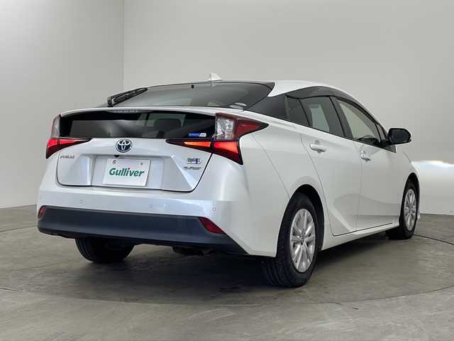 トヨタ プリウス SセーフティプラスⅡ 石川県 2020(令2)年 10.5万km プラチナホワイトパールマイカ ・アルパイン7インチナビ/・CD/DVD/SD/Bluetooth/TV/・バックカメラ/・トヨタセーフティセンス/・プリクラッシュセーフティ/・レーントレーシングアシスト/・レーダークルーズコントロール/・オートマチックハイビーム/・ロードサインアシスト/・先行車発進告知機能/・ブラインドスポットモニター/・クリアランスソナー/・革巻きステアリング/・ステアリングスイッチ/・自動防眩ミラー/・フロアマット/・LEDヘッドライト/・ビルトインETC