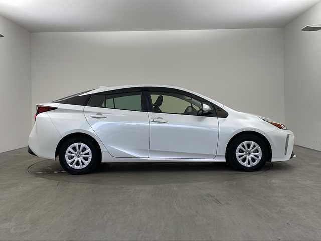 トヨタ プリウス SセーフティプラスⅡ 石川県 2020(令2)年 10.5万km プラチナホワイトパールマイカ ・アルパイン7インチナビ/・CD/DVD/SD/Bluetooth/TV/・バックカメラ/・トヨタセーフティセンス/・プリクラッシュセーフティ/・レーントレーシングアシスト/・レーダークルーズコントロール/・オートマチックハイビーム/・ロードサインアシスト/・先行車発進告知機能/・ブラインドスポットモニター/・クリアランスソナー/・革巻きステアリング/・ステアリングスイッチ/・自動防眩ミラー/・フロアマット/・LEDヘッドライト/・ビルトインETC