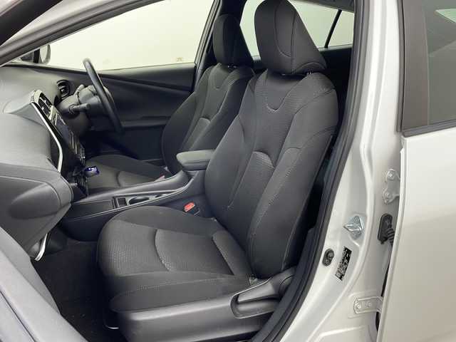 トヨタ プリウス SセーフティプラスⅡ 石川県 2020(令2)年 10.5万km プラチナホワイトパールマイカ ・アルパイン7インチナビ/・CD/DVD/SD/Bluetooth/TV/・バックカメラ/・トヨタセーフティセンス/・プリクラッシュセーフティ/・レーントレーシングアシスト/・レーダークルーズコントロール/・オートマチックハイビーム/・ロードサインアシスト/・先行車発進告知機能/・ブラインドスポットモニター/・クリアランスソナー/・革巻きステアリング/・ステアリングスイッチ/・自動防眩ミラー/・フロアマット/・LEDヘッドライト/・ビルトインETC