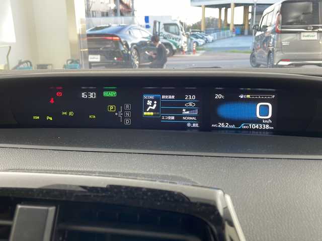 トヨタ プリウス SセーフティプラスⅡ 石川県 2020(令2)年 10.5万km プラチナホワイトパールマイカ ・アルパイン7インチナビ/・CD/DVD/SD/Bluetooth/TV/・バックカメラ/・トヨタセーフティセンス/・プリクラッシュセーフティ/・レーントレーシングアシスト/・レーダークルーズコントロール/・オートマチックハイビーム/・ロードサインアシスト/・先行車発進告知機能/・ブラインドスポットモニター/・クリアランスソナー/・革巻きステアリング/・ステアリングスイッチ/・自動防眩ミラー/・フロアマット/・LEDヘッドライト/・ビルトインETC