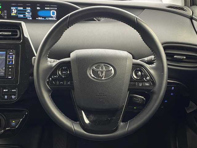 トヨタ プリウス SセーフティプラスⅡ 石川県 2020(令2)年 10.5万km プラチナホワイトパールマイカ ・アルパイン7インチナビ/・CD/DVD/SD/Bluetooth/TV/・バックカメラ/・トヨタセーフティセンス/・プリクラッシュセーフティ/・レーントレーシングアシスト/・レーダークルーズコントロール/・オートマチックハイビーム/・ロードサインアシスト/・先行車発進告知機能/・ブラインドスポットモニター/・クリアランスソナー/・革巻きステアリング/・ステアリングスイッチ/・自動防眩ミラー/・フロアマット/・LEDヘッドライト/・ビルトインETC