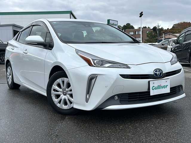 トヨタ プリウス SセーフティプラスⅡ 石川県 2020(令2)年 10.5万km プラチナホワイトパールマイカ アルパイン7インチナビ/【CD/DVD・SD・Bluetooth・TV】/・バックカメラ/ビルトインETC/トヨタセーフティセンス/プリクラッシュセーフティ/レーントレーシングアシスト/レーダークルーズコントロール/オートマチックハイビーム/ロードサインアシスト/先行車発進告知機能/ブラインドスポットモニター/クリアランスソナー/革巻きステアリング/ステアリングスイッチ/自動防眩ミラー/フロアマット/LEDヘッドライト