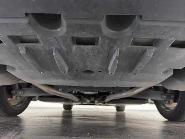 トヨタ クラウン ハイブリッド RS リミテッド 三重県 2020(令2)年 6.7万km ホワイトパールクリスタルシャイン ハイブリッド/FR/MTモード付フロアCVT/純正 8インチナビ/（AM/FM/CD/DVD/Blu-ray/SDREC/SD/USB/Bluetooth/Miracast/AUX/TV）/バックガイドモニター/ドライブレコーダー 前後/ビルトイン ETC2.0/Toyota Safety Sense/・プリクラッシュセーフティ/・レーントレーシングアシスト/・レーダークルコン/・ロードサインアシスト/・【OP】アダプティブハイビームシステム/・ブラインドスポットモニター＋リヤクロストラフィックオートブレーキ/・インテリジェントクリアランスソナー［パーキングサポートブレーキ（静止物）］/など/装備/・【OP】3眼LEDヘッドランプ/・シートヒーター（D/N）/・ステアリングヒーター/・パワーシート（D8way＋ランバーサポート/N4way（肩口スイッチ付））/・カラーヘッドアップディスプレイ/・左右独立オートエアコン/・雨滴感応式フロントワイパー/・電動チルト&テレスコピックステアリング/・オートライト/・純正18inAW/・プッシュスタート/・ステアリングスイッチ/・取/ナビ取/・スマートキーx2/など