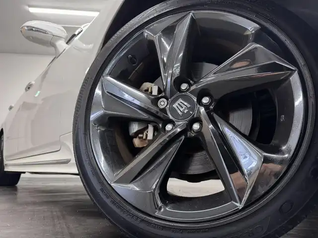 トヨタ クラウン ハイブリッド RS リミテッド 三重県 2020(令2)年 6.7万km ホワイトパールクリスタルシャイン ハイブリッド/FR/MTモード付フロアCVT/純正 8インチナビ/（AM/FM/CD/DVD/Blu-ray/SDREC/SD/USB/Bluetooth/Miracast/AUX/TV）/バックガイドモニター/ドライブレコーダー 前後/ビルトイン ETC2.0/Toyota Safety Sense/・プリクラッシュセーフティ/・レーントレーシングアシスト/・レーダークルコン/・ロードサインアシスト/・【OP】アダプティブハイビームシステム/・ブラインドスポットモニター＋リヤクロストラフィックオートブレーキ/・インテリジェントクリアランスソナー［パーキングサポートブレーキ（静止物）］/など/装備/・【OP】3眼LEDヘッドランプ/・シートヒーター（D/N）/・ステアリングヒーター/・パワーシート（D8way＋ランバーサポート/N4way（肩口スイッチ付））/・カラーヘッドアップディスプレイ/・左右独立オートエアコン/・雨滴感応式フロントワイパー/・電動チルト&テレスコピックステアリング/・オートライト/・純正18inAW/・プッシュスタート/・ステアリングスイッチ/・取/ナビ取/・スマートキーx2/など
