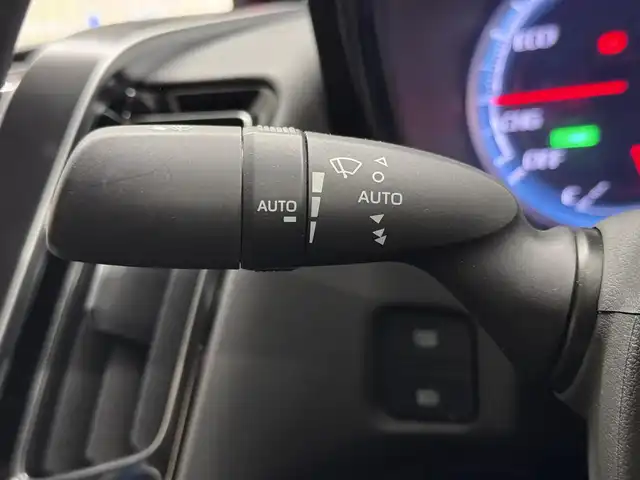 トヨタ クラウン ハイブリッド RS リミテッド 三重県 2020(令2)年 6.7万km ホワイトパールクリスタルシャイン ハイブリッド/FR/MTモード付フロアCVT/純正 8インチナビ/（AM/FM/CD/DVD/Blu-ray/SDREC/SD/USB/Bluetooth/Miracast/AUX/TV）/バックガイドモニター/ドライブレコーダー 前後/ビルトイン ETC2.0/Toyota Safety Sense/・プリクラッシュセーフティ/・レーントレーシングアシスト/・レーダークルコン/・ロードサインアシスト/・【OP】アダプティブハイビームシステム/・ブラインドスポットモニター＋リヤクロストラフィックオートブレーキ/・インテリジェントクリアランスソナー［パーキングサポートブレーキ（静止物）］/など/装備/・【OP】3眼LEDヘッドランプ/・シートヒーター（D/N）/・ステアリングヒーター/・パワーシート（D8way＋ランバーサポート/N4way（肩口スイッチ付））/・カラーヘッドアップディスプレイ/・左右独立オートエアコン/・雨滴感応式フロントワイパー/・電動チルト&テレスコピックステアリング/・オートライト/・純正18inAW/・プッシュスタート/・ステアリングスイッチ/・取/ナビ取/・スマートキーx2/など