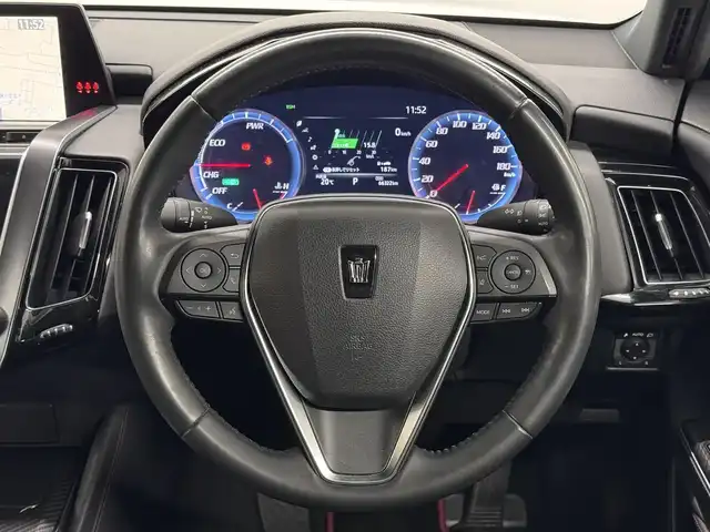 トヨタ クラウン ハイブリッド RS リミテッド 三重県 2020(令2)年 6.7万km ホワイトパールクリスタルシャイン ハイブリッド/FR/MTモード付フロアCVT/純正 8インチナビ/（AM/FM/CD/DVD/Blu-ray/SDREC/SD/USB/Bluetooth/Miracast/AUX/TV）/バックガイドモニター/ドライブレコーダー 前後/ビルトイン ETC2.0/Toyota Safety Sense/・プリクラッシュセーフティ/・レーントレーシングアシスト/・レーダークルコン/・ロードサインアシスト/・【OP】アダプティブハイビームシステム/・ブラインドスポットモニター＋リヤクロストラフィックオートブレーキ/・インテリジェントクリアランスソナー［パーキングサポートブレーキ（静止物）］/など/装備/・【OP】3眼LEDヘッドランプ/・シートヒーター（D/N）/・ステアリングヒーター/・パワーシート（D8way＋ランバーサポート/N4way（肩口スイッチ付））/・カラーヘッドアップディスプレイ/・左右独立オートエアコン/・雨滴感応式フロントワイパー/・電動チルト&テレスコピックステアリング/・オートライト/・純正18inAW/・プッシュスタート/・ステアリングスイッチ/・取/ナビ取/・スマートキーx2/など