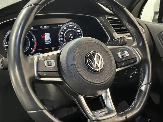 フォルクスワーゲン ティグアン TDI 4モーション Rライン 道央・札幌 2018(平30)年 6.6万km ピュアホワイト スマート＆エントリーシステム/カミングホーム＆リービングホーム/インテリアアンビエントライト/シートバックテーブル/Volkswagen純正インフォテイメントシステム/モバイルオンラインサービス/チルト＆テレスコピックステアリング/電動パワーステアリング/パワーシート（D/N）/シートヒーター（D/ N）/レザーシフトノブ/電動格納式サイドミラー/アレルゲン除去機能付きフレッシュエアフィルター/エレクトロニックパーキングブレーキ/分離可倒式シート/パワーテールゲート/ビルトインETC