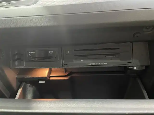 フォルクスワーゲン ティグアン TDI 4モーション Rライン 道央・札幌 2018(平30)年 6.6万km ピュアホワイト スマート＆エントリーシステム/カミングホーム＆リービングホーム/インテリアアンビエントライト/シートバックテーブル/Volkswagen純正インフォテイメントシステム/モバイルオンラインサービス/チルト＆テレスコピックステアリング/電動パワーステアリング/パワーシート（D/N）/シートヒーター（D/ N）/レザーシフトノブ/電動格納式サイドミラー/アレルゲン除去機能付きフレッシュエアフィルター/エレクトロニックパーキングブレーキ/分離可倒式シート/パワーテールゲート/ビルトインETC