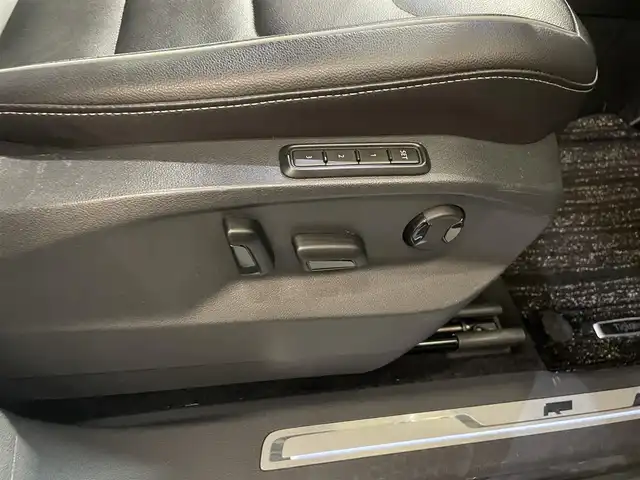 フォルクスワーゲン ティグアン TDI 4モーション Rライン 道央・札幌 2018(平30)年 6.6万km ピュアホワイト スマート＆エントリーシステム/カミングホーム＆リービングホーム/インテリアアンビエントライト/シートバックテーブル/Volkswagen純正インフォテイメントシステム/モバイルオンラインサービス/チルト＆テレスコピックステアリング/電動パワーステアリング/パワーシート（D/N）/シートヒーター（D/ N）/レザーシフトノブ/電動格納式サイドミラー/アレルゲン除去機能付きフレッシュエアフィルター/エレクトロニックパーキングブレーキ/分離可倒式シート/パワーテールゲート/ビルトインETC