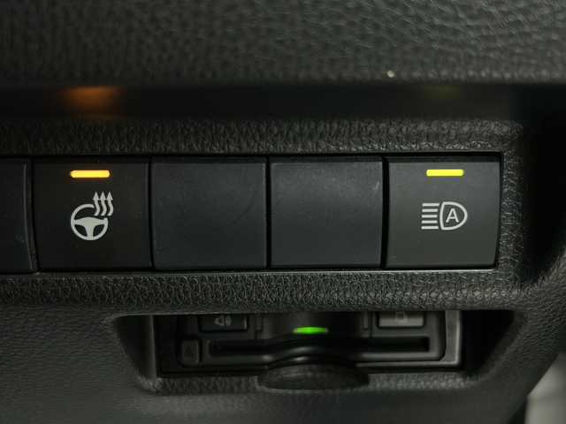 トヨタ ＲＡＶ４ ハイブリッドG 宮城県 2021(令3)年 6.4万km ホワイトパールクリスタルシャイン 禁煙車/トヨタセーフティセンス/・プリクラッシュセーフティ/・レーントレーシングアシスト/・レーダークルーズコントロール/・オートハイビームアシスト/・ブラインドスポットモニター/・リアクロストラフィックアラート/・クリアランスソナー/デジタルインナーミラー/ALPINE9インチナビ/・CD.DVD.SD.BT/フルセグTV/バックカメラ/電動リアゲート/レザーシート/・D席パワーシート/・前席シートヒーター/LEDヘッドライト/フォグランプ/ビルトインETC/ステアリングヒーター/ステアリングスイッチ/横滑り防止装置/純正18インチアルミホイール/純正フロアマット