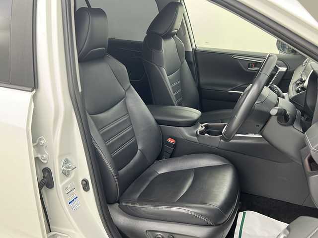 トヨタ ＲＡＶ４ ハイブリッドG 宮城県 2021(令3)年 6.4万km ホワイトパールクリスタルシャイン 禁煙車/トヨタセーフティセンス/・プリクラッシュセーフティ/・レーントレーシングアシスト/・レーダークルーズコントロール/・オートハイビームアシスト/・ブラインドスポットモニター/・リアクロストラフィックアラート/・クリアランスソナー/デジタルインナーミラー/ALPINE9インチナビ/・CD.DVD.SD.BT/フルセグTV/バックカメラ/電動リアゲート/レザーシート/・D席パワーシート/・前席シートヒーター/LEDヘッドライト/フォグランプ/ビルトインETC/ステアリングヒーター/ステアリングスイッチ/横滑り防止装置/純正18インチアルミホイール/純正フロアマット