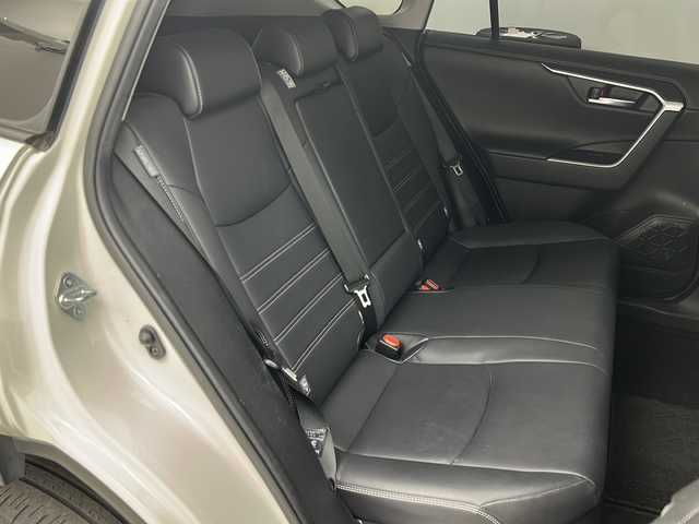 トヨタ ＲＡＶ４ ハイブリッドG 宮城県 2021(令3)年 6.4万km ホワイトパールクリスタルシャイン 禁煙車/トヨタセーフティセンス/・プリクラッシュセーフティ/・レーントレーシングアシスト/・レーダークルーズコントロール/・オートハイビームアシスト/・ブラインドスポットモニター/・リアクロストラフィックアラート/・クリアランスソナー/デジタルインナーミラー/ALPINE9インチナビ/・CD.DVD.SD.BT/フルセグTV/バックカメラ/電動リアゲート/レザーシート/・D席パワーシート/・前席シートヒーター/LEDヘッドライト/フォグランプ/ビルトインETC/ステアリングヒーター/ステアリングスイッチ/横滑り防止装置/純正18インチアルミホイール/純正フロアマット