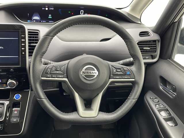 日産 セレナ X 千葉県 2022(令4)年 1.4万km ピュアホワイトパール 純正SDナビ（フルセグ/Bluetooth/CD/DVD/FM/AM）/プロパイロット/衝突軽減ブレーキ/レーンキープアシスト/レーダークルーズコントロール/標識認識機能/フリップダウンモニター/全方位カメラ/ETC/アイドリングストップ/デジタルインナーミラー/両側パワースライドドア/スマートキー/LEDヘッドライト/フォグライト/電動格納ミラー/ブラインドスポットモニター/純正フロアマット/ロールサンシェー/シートバックテーブル