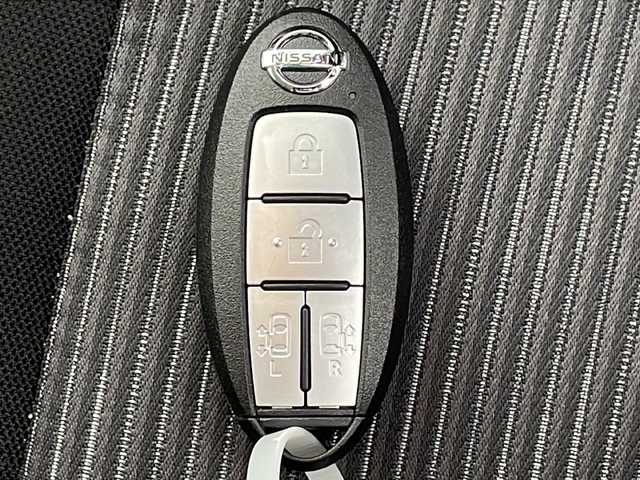 日産 セレナ X 千葉県 2022(令4)年 1.4万km ピュアホワイトパール 純正SDナビ（フルセグ/Bluetooth/CD/DVD/FM/AM）/プロパイロット/衝突軽減ブレーキ/レーンキープアシスト/レーダークルーズコントロール/標識認識機能/フリップダウンモニター/全方位カメラ/ETC/アイドリングストップ/デジタルインナーミラー/両側パワースライドドア/スマートキー/LEDヘッドライト/フォグライト/電動格納ミラー/ブラインドスポットモニター/純正フロアマット/ロールサンシェー/シートバックテーブル