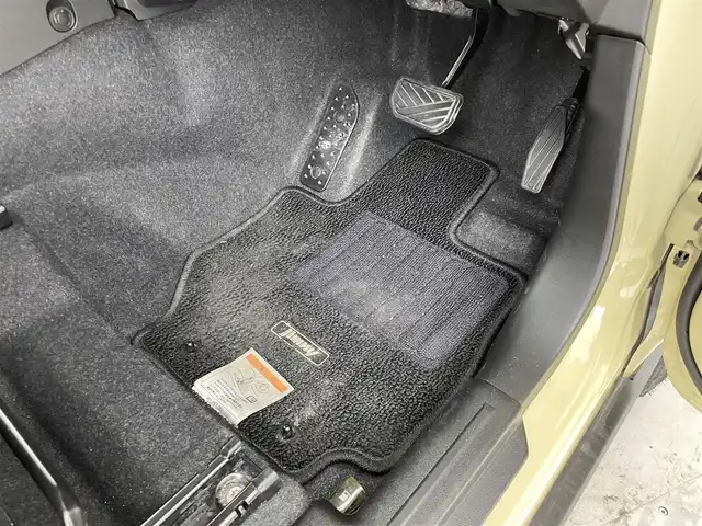 スズキ ジムニー XC 群馬県 2022(令4)年 1.2万km シフォンアイボリーメタリックブラック2トーンルーフ ブラックルーフ/社外マフラー【5ZIGEN】/前後社外バンパー【APIO】/リフトアップ【C.L.LINK】/＝＝＝＝＝/7インチSDナビ/・ipod/フルセグTV/BT/AM/FM/＝＝＝＝＝/前後ＡＰＩＯ製バンパー　社外マフラー　リフトアップ　マッドタイヤ　ブラックルーフ　ＳＤナビ　シートヒーター　クルコン　ＭＴモード付ＡＴ　レーンキープ　ダウンヒルアシスト　ドライブレコーダー　４ＷＤ