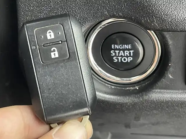 スズキ ジムニー XC 群馬県 2022(令4)年 1.2万km シフォンアイボリーメタリックブラック2トーンルーフ ブラックルーフ/社外マフラー【5ZIGEN】/前後社外バンパー【APIO】/リフトアップ【C.L.LINK】/＝＝＝＝＝/7インチSDナビ/・ipod/フルセグTV/BT/AM/FM/＝＝＝＝＝/前後ＡＰＩＯ製バンパー　社外マフラー　リフトアップ　マッドタイヤ　ブラックルーフ　ＳＤナビ　シートヒーター　クルコン　ＭＴモード付ＡＴ　レーンキープ　ダウンヒルアシスト　ドライブレコーダー　４ＷＤ