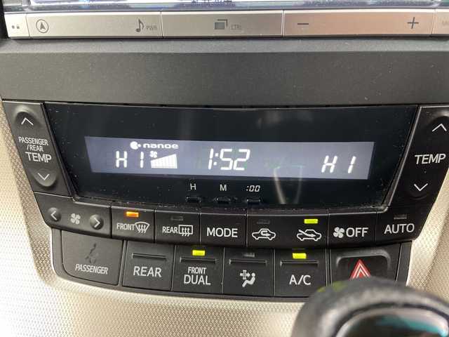 トヨタ ヴェルファイア 2．4Z ゴールデンアイズ 道央・札幌 2012(平24)年 9.9万km ブラック ・４WD　/寒冷地仕様/・純正HDDディーラーOPナビ/・DVD.CD.HDD.Bluetooth/・フルセグ.SD.バックカメラ/・純正フリップダウンモニター/・2列目オットマンシート/・両側パワースライドドア/・パワースライドドア/・HIDライト/オートライト/・ウッドコンビハンドル/・ハーフレザーシート/・スマートキー/・スタッドレスタイヤ積込み