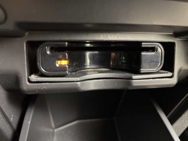 トヨタ ヴェルファイア 2．4Z ゴールデンアイズ 道央・札幌 2012(平24)年 9.9万km ブラック ・４WD　/寒冷地仕様/・純正HDDディーラーOPナビ/・DVD.CD.HDD.Bluetooth/・フルセグ.SD.バックカメラ/・純正フリップダウンモニター/・2列目オットマンシート/・両側パワースライドドア/・パワースライドドア/・HIDライト/オートライト/・ウッドコンビハンドル/・ハーフレザーシート/・スマートキー/・スタッドレスタイヤ積込み