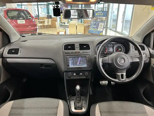 フォルクスワーゲン クロスポロ 道央・札幌 2013(平25)年 6.9万km 赤 ・純正ナビ/フルセグTV/DVD/CD/SD/BT/・バックカメラ/・ドライブレコーダー/・ETC/・横滑り防止/・キーレス/・ルーフレール/・電格ミラー/・冬タイヤ社外15インチAW積込