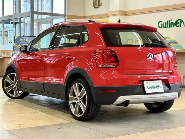 フォルクスワーゲン クロスポロ 道央・札幌 2013(平25)年 6.9万km 赤 ・純正ナビ/フルセグTV/DVD/CD/SD/BT/・バックカメラ/・ドライブレコーダー/・ETC/・横滑り防止/・キーレス/・ルーフレール/・電格ミラー/・冬タイヤ社外15インチAW積込