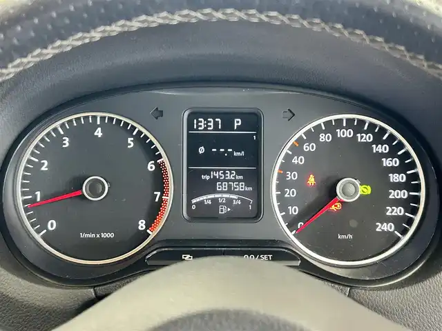 フォルクスワーゲン クロスポロ 道央・札幌 2013(平25)年 6.9万km 赤 ・純正ナビ/フルセグTV/DVD/CD/SD/BT/・バックカメラ/・ドライブレコーダー/・ETC/・横滑り防止/・キーレス/・ルーフレール/・電格ミラー/・冬タイヤ社外15インチAW積込