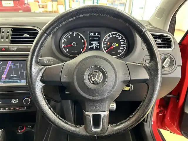 フォルクスワーゲン クロスポロ 道央・札幌 2013(平25)年 6.9万km 赤 ・純正ナビ/フルセグTV/DVD/CD/SD/BT/・バックカメラ/・ドライブレコーダー/・ETC/・横滑り防止/・キーレス/・ルーフレール/・電格ミラー/・冬タイヤ社外15インチAW積込