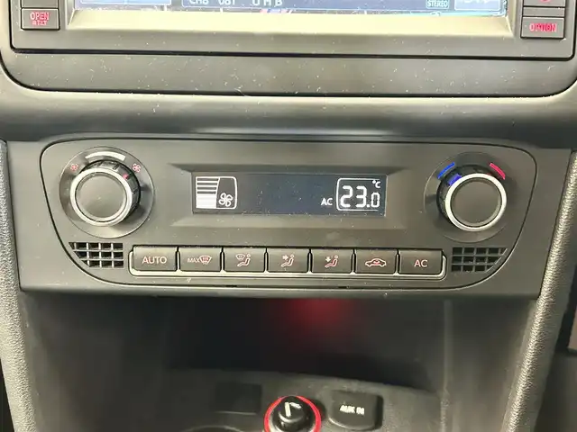 フォルクスワーゲン クロスポロ 道央・札幌 2013(平25)年 6.9万km 赤 ・純正ナビ/フルセグTV/DVD/CD/SD/BT/・バックカメラ/・ドライブレコーダー/・ETC/・横滑り防止/・キーレス/・ルーフレール/・電格ミラー/・冬タイヤ社外15インチAW積込