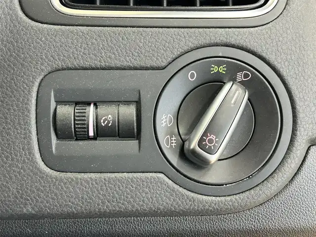 フォルクスワーゲン クロスポロ 道央・札幌 2013(平25)年 6.9万km 赤 ・純正ナビ/フルセグTV/DVD/CD/SD/BT/・バックカメラ/・ドライブレコーダー/・ETC/・横滑り防止/・キーレス/・ルーフレール/・電格ミラー/・冬タイヤ社外15インチAW積込