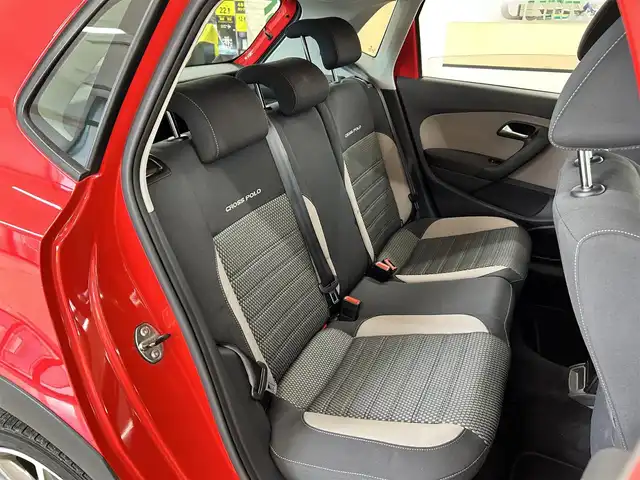 フォルクスワーゲン クロスポロ 道央・札幌 2013(平25)年 6.9万km 赤 ・純正ナビ/フルセグTV/DVD/CD/SD/BT/・バックカメラ/・ドライブレコーダー/・ETC/・横滑り防止/・キーレス/・ルーフレール/・電格ミラー/・冬タイヤ社外15インチAW積込