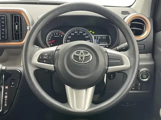 トヨタ パッソ モーダ 愛知県 2018(平30)年 5.5万km ブラックマイカメタリック/ファイアークォーツレッドメタリック 純正ナビ　全方位カメラ　ＳＡIII　禁煙車　ドライブレコーダー　ＥＴＣ　衝突軽減　車線逸脱　オートハイビーム　ＬＥＤオートライト　フォグランプ　ツートンカラー　純正フロアマット　コーナーセンサー　アイスト