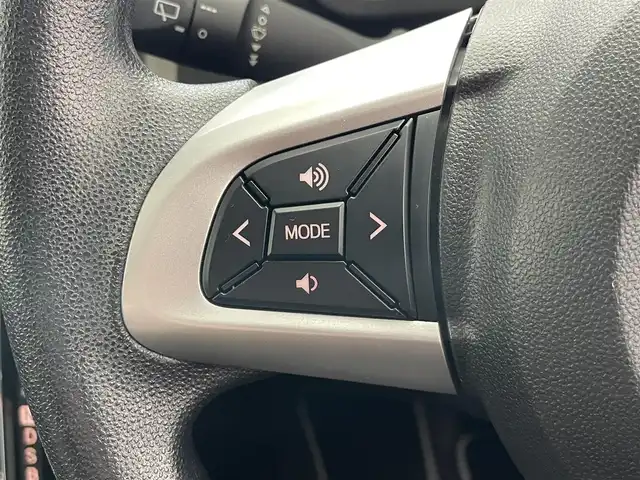 トヨタ パッソ モーダ 愛知県 2018(平30)年 5.5万km ブラックマイカメタリック/ファイアークォーツレッドメタリック 純正ナビ　全方位カメラ　ＳＡIII　禁煙車　ドライブレコーダー　ＥＴＣ　衝突軽減　車線逸脱　オートハイビーム　ＬＥＤオートライト　フォグランプ　ツートンカラー　純正フロアマット　コーナーセンサー　アイスト