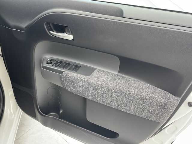 トヨタ シエンタ ハイブリッド Z 沖縄県 2023(令5)年 3.2万km ホワイトパールクリスタルシャイン 純正ディスプレイオーディオ/（ラジオ　ＵＳＢ　Ｂｌｕｅｔｏｏｔｈ　フルセグＴＶ）/全方位カメラ/ＥＴＣ2.0/両側パワースライドドア/トヨタセーフティセンス/プッシュスタート/スマートキー/コーナーセンサー/純正フロアマット/シートヒーター/前後コーナーセンサー