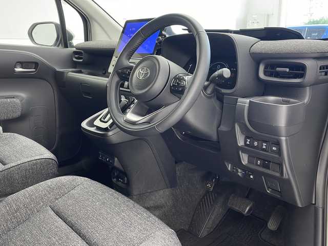 トヨタ シエンタ ハイブリッド Z 沖縄県 2023(令5)年 3.2万km ホワイトパールクリスタルシャイン 純正ディスプレイオーディオ/（ラジオ　ＵＳＢ　Ｂｌｕｅｔｏｏｔｈ　フルセグＴＶ）/全方位カメラ/ＥＴＣ2.0/両側パワースライドドア/トヨタセーフティセンス/プッシュスタート/スマートキー/コーナーセンサー/純正フロアマット/シートヒーター/前後コーナーセンサー