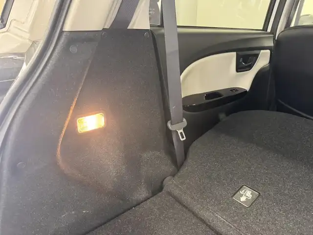 ダイハツ キャスト アクティバ GプライムコレSAⅡ 三重県 2016(平28)年 2.7万km パールホワイトⅢ ガソリン/FF/インパネCVT/純正 8型ナビ NSZN-X67D/（AM/FM/CD/DVD/SD/USB/iPod/HDMI/Bluetooth/TV）/パノラマモニター/ドライブレコーダー 前方/安全装備/・衝突回避支援ブレーキ機能（対車両・対歩行者）/・衝突警報機能（対車両・対歩行者）/・車線逸脱警告機能/・誤発進抑制制御機能（前・後方）/・ABS（EBD：電子制動力配分機能付）/など/装備/・シートヒーター（D/N）/・オートエアコン/・オートライトシステム/・LEDヘッドライト/・フロントフォグライト（LED）/・ステアリングスイッチ/・電動格納ドアミラー/・純正15inAW/・プッシュスタート/・スマートキーシステム/・保/取/・スマートキーx1/など