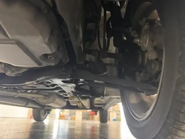 ダイハツ キャスト アクティバ GプライムコレSAⅡ 三重県 2016(平28)年 2.7万km パールホワイトⅢ ガソリン/FF/インパネCVT/純正 8型ナビ NSZN-X67D/（AM/FM/CD/DVD/SD/USB/iPod/HDMI/Bluetooth/TV）/パノラマモニター/ドライブレコーダー 前方/安全装備/・衝突回避支援ブレーキ機能（対車両・対歩行者）/・衝突警報機能（対車両・対歩行者）/・車線逸脱警告機能/・誤発進抑制制御機能（前・後方）/・ABS（EBD：電子制動力配分機能付）/など/装備/・シートヒーター（D/N）/・オートエアコン/・オートライトシステム/・LEDヘッドライト/・フロントフォグライト（LED）/・ステアリングスイッチ/・電動格納ドアミラー/・純正15inAW/・プッシュスタート/・スマートキーシステム/・保/取/・スマートキーx1/など