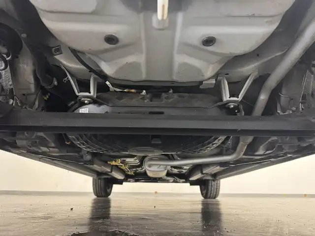 ダイハツ キャスト アクティバ GプライムコレSAⅡ 三重県 2016(平28)年 2.7万km パールホワイトⅢ ガソリン/FF/インパネCVT/純正 8型ナビ NSZN-X67D/（AM/FM/CD/DVD/SD/USB/iPod/HDMI/Bluetooth/TV）/パノラマモニター/ドライブレコーダー 前方/安全装備/・衝突回避支援ブレーキ機能（対車両・対歩行者）/・衝突警報機能（対車両・対歩行者）/・車線逸脱警告機能/・誤発進抑制制御機能（前・後方）/・ABS（EBD：電子制動力配分機能付）/など/装備/・シートヒーター（D/N）/・オートエアコン/・オートライトシステム/・LEDヘッドライト/・フロントフォグライト（LED）/・ステアリングスイッチ/・電動格納ドアミラー/・純正15inAW/・プッシュスタート/・スマートキーシステム/・保/取/・スマートキーx1/など