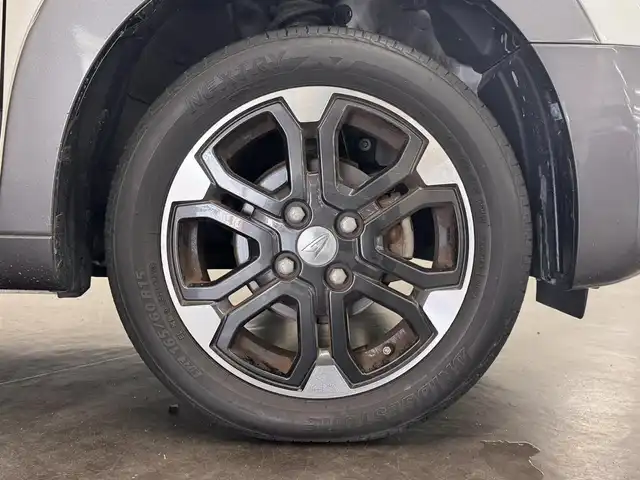 ダイハツ キャスト アクティバ GプライムコレSAⅡ 三重県 2016(平28)年 2.7万km パールホワイトⅢ ガソリン/FF/インパネCVT/純正 8型ナビ NSZN-X67D/（AM/FM/CD/DVD/SD/USB/iPod/HDMI/Bluetooth/TV）/パノラマモニター/ドライブレコーダー 前方/安全装備/・衝突回避支援ブレーキ機能（対車両・対歩行者）/・衝突警報機能（対車両・対歩行者）/・車線逸脱警告機能/・誤発進抑制制御機能（前・後方）/・ABS（EBD：電子制動力配分機能付）/など/装備/・シートヒーター（D/N）/・オートエアコン/・オートライトシステム/・LEDヘッドライト/・フロントフォグライト（LED）/・ステアリングスイッチ/・電動格納ドアミラー/・純正15inAW/・プッシュスタート/・スマートキーシステム/・保/取/・スマートキーx1/など