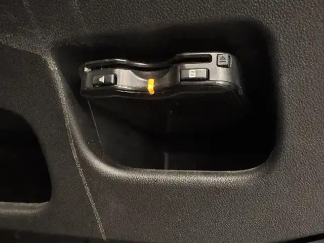 ダイハツ キャスト アクティバ GプライムコレSAⅡ 三重県 2016(平28)年 2.7万km パールホワイトⅢ ガソリン/FF/インパネCVT/純正 8型ナビ NSZN-X67D/（AM/FM/CD/DVD/SD/USB/iPod/HDMI/Bluetooth/TV）/パノラマモニター/ドライブレコーダー 前方/安全装備/・衝突回避支援ブレーキ機能（対車両・対歩行者）/・衝突警報機能（対車両・対歩行者）/・車線逸脱警告機能/・誤発進抑制制御機能（前・後方）/・ABS（EBD：電子制動力配分機能付）/など/装備/・シートヒーター（D/N）/・オートエアコン/・オートライトシステム/・LEDヘッドライト/・フロントフォグライト（LED）/・ステアリングスイッチ/・電動格納ドアミラー/・純正15inAW/・プッシュスタート/・スマートキーシステム/・保/取/・スマートキーx1/など