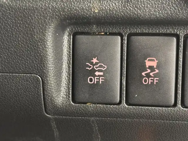 ダイハツ キャスト アクティバ GプライムコレSAⅡ 三重県 2016(平28)年 2.7万km パールホワイトⅢ ガソリン/FF/インパネCVT/純正 8型ナビ NSZN-X67D/（AM/FM/CD/DVD/SD/USB/iPod/HDMI/Bluetooth/TV）/パノラマモニター/ドライブレコーダー 前方/安全装備/・衝突回避支援ブレーキ機能（対車両・対歩行者）/・衝突警報機能（対車両・対歩行者）/・車線逸脱警告機能/・誤発進抑制制御機能（前・後方）/・ABS（EBD：電子制動力配分機能付）/など/装備/・シートヒーター（D/N）/・オートエアコン/・オートライトシステム/・LEDヘッドライト/・フロントフォグライト（LED）/・ステアリングスイッチ/・電動格納ドアミラー/・純正15inAW/・プッシュスタート/・スマートキーシステム/・保/取/・スマートキーx1/など