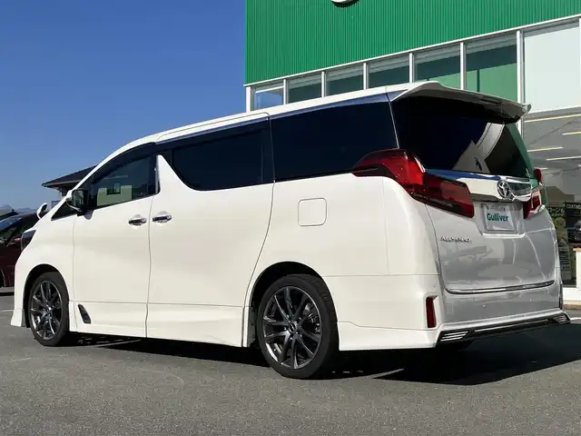 トヨタ アルファード S Cパッケージ 静岡県 2020(令2)年 5.7万km ホワイトパールクリスタルシャイン 純正10.5インチナビ（BT/フルセグ）/バックカメラ/TRDフルエアロ/電動リアゲート/エンジンスタートボタン/パワーステアリング/パワーウィンドウ/取扱説明書/１００V充電/スマートキー/スペアキー1本/Wオートエアコン/レーダークルーズコントロール/純正ビルドインETC2.0/ツインサンルーフ/N席電動オットマン/二列目電動オットマン/二列目電動リクライニング/合皮シート/D席N席シートヒーター/D席N席エアシート/D席N席パワーシート/純正ドライブレコーダー/ウォークスルー/電動リアゲート/純正フロアマット/純正エントランスマット/両側パワースライドドア/TRD１９インチアルミホイール/ABS/横滑り防止装置/コーナーセンサー前後/レーンキープアシスト/オートライト/オートマチックハイビーム/三眼LED/W+サイドエアバッグ/カーテンエアバッグ/衝突軽減システム/ステアリングヒーター/純正プロテクションフィルム（ドアハンドル/リアバンパー）