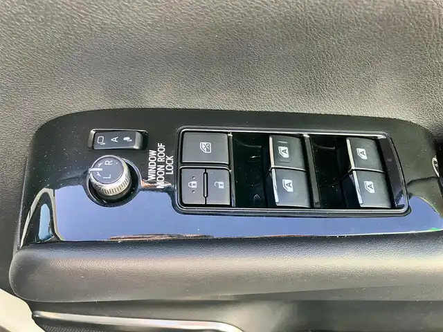 トヨタ アルファード S Cパッケージ 静岡県 2020(令2)年 5.7万km ホワイトパールクリスタルシャイン 純正10.5インチナビ（BT/フルセグ）/バックカメラ/TRDフルエアロ/電動リアゲート/エンジンスタートボタン/パワーステアリング/パワーウィンドウ/取扱説明書/１００V充電/スマートキー/スペアキー1本/Wオートエアコン/レーダークルーズコントロール/純正ビルドインETC2.0/ツインサンルーフ/N席電動オットマン/二列目電動オットマン/二列目電動リクライニング/合皮シート/D席N席シートヒーター/D席N席エアシート/D席N席パワーシート/純正ドライブレコーダー/ウォークスルー/電動リアゲート/純正フロアマット/純正エントランスマット/両側パワースライドドア/TRD１９インチアルミホイール/ABS/横滑り防止装置/コーナーセンサー前後/レーンキープアシスト/オートライト/オートマチックハイビーム/三眼LED/W+サイドエアバッグ/カーテンエアバッグ/衝突軽減システム/ステアリングヒーター/純正プロテクションフィルム（ドアハンドル/リアバンパー）