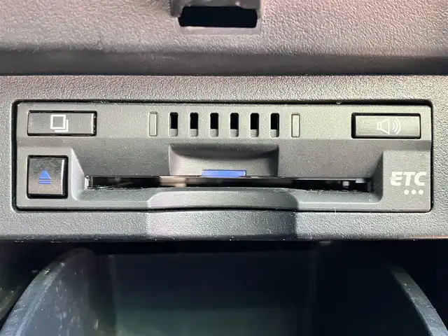 トヨタ アルファード S Cパッケージ 静岡県 2020(令2)年 5.7万km ホワイトパールクリスタルシャイン 純正10.5インチナビ（BT/フルセグ）/バックカメラ/TRDフルエアロ/電動リアゲート/エンジンスタートボタン/パワーステアリング/パワーウィンドウ/取扱説明書/１００V充電/スマートキー/スペアキー1本/Wオートエアコン/レーダークルーズコントロール/純正ビルドインETC2.0/ツインサンルーフ/N席電動オットマン/二列目電動オットマン/二列目電動リクライニング/合皮シート/D席N席シートヒーター/D席N席エアシート/D席N席パワーシート/純正ドライブレコーダー/ウォークスルー/電動リアゲート/純正フロアマット/純正エントランスマット/両側パワースライドドア/TRD１９インチアルミホイール/ABS/横滑り防止装置/コーナーセンサー前後/レーンキープアシスト/オートライト/オートマチックハイビーム/三眼LED/W+サイドエアバッグ/カーテンエアバッグ/衝突軽減システム/ステアリングヒーター/純正プロテクションフィルム（ドアハンドル/リアバンパー）