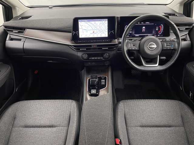 日産 オーラ G 栃木県 2022(令4)年 3.4万km ダークメタルグレー 純正ナビ/（BT/フルセグ/AppleCarPlay/Android Auto)/BOSEサウンド/全周囲カメラ/衝突軽減システム/レーダークルーズコントロール/車線逸脱抑制機能/後退時車両検知/パーキングサポートセンサー/横滑り防止/標識認識機能/電動格納ミラー/ワイヤレス充電/ETC2.0/ドライブレコーダー/純正アルミホイール/純正フロアマット/プッシュスタート/スマートキー