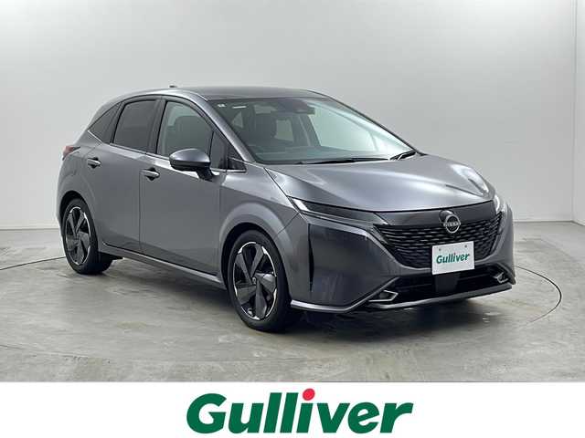 日産 オーラ G 栃木県 2022(令4)年 3.4万km ダークメタルグレー 純正ナビ/（BT/フルセグ/AppleCarPlay/Android Auto)/BOSEサウンド/全周囲カメラ/衝突軽減システム/レーダークルーズコントロール/車線逸脱抑制機能/後退時車両検知/パーキングサポートセンサー/横滑り防止/標識認識機能/電動格納ミラー/ワイヤレス充電/ETC2.0/ドライブレコーダー/純正アルミホイール/純正フロアマット/プッシュスタート/スマートキー
