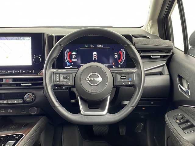 日産 オーラ G 栃木県 2022(令4)年 3.4万km ダークメタルグレー 純正ナビ/（BT/フルセグ/AppleCarPlay/Android Auto)/BOSEサウンド/全周囲カメラ/衝突軽減システム/レーダークルーズコントロール/車線逸脱抑制機能/後退時車両検知/パーキングサポートセンサー/横滑り防止/標識認識機能/電動格納ミラー/ワイヤレス充電/ETC2.0/ドライブレコーダー/純正アルミホイール/純正フロアマット/プッシュスタート/スマートキー