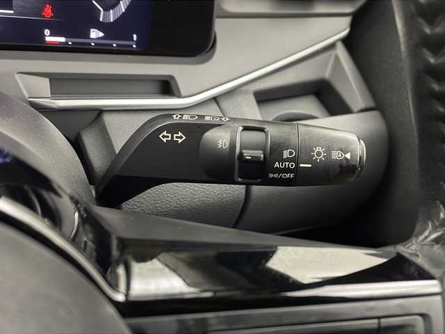 日産 オーラ G 栃木県 2022(令4)年 3.4万km ダークメタルグレー 純正ナビ/（BT/フルセグ/AppleCarPlay/Android Auto)/BOSEサウンド/全周囲カメラ/衝突軽減システム/レーダークルーズコントロール/車線逸脱抑制機能/後退時車両検知/パーキングサポートセンサー/横滑り防止/標識認識機能/電動格納ミラー/ワイヤレス充電/ETC2.0/ドライブレコーダー/純正アルミホイール/純正フロアマット/プッシュスタート/スマートキー