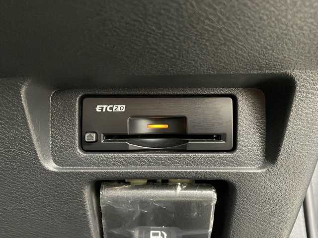 日産 オーラ G 栃木県 2022(令4)年 3.4万km ダークメタルグレー 純正ナビ/（BT/フルセグ/AppleCarPlay/Android Auto)/BOSEサウンド/全周囲カメラ/衝突軽減システム/レーダークルーズコントロール/車線逸脱抑制機能/後退時車両検知/パーキングサポートセンサー/横滑り防止/標識認識機能/電動格納ミラー/ワイヤレス充電/ETC2.0/ドライブレコーダー/純正アルミホイール/純正フロアマット/プッシュスタート/スマートキー