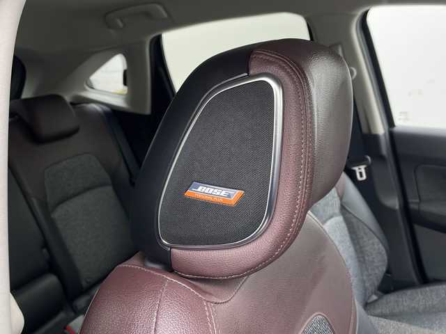 日産 オーラ G 栃木県 2022(令4)年 3.4万km ダークメタルグレー 純正ナビ/（BT/フルセグ/AppleCarPlay/Android Auto)/BOSEサウンド/全周囲カメラ/衝突軽減システム/レーダークルーズコントロール/車線逸脱抑制機能/後退時車両検知/パーキングサポートセンサー/横滑り防止/標識認識機能/電動格納ミラー/ワイヤレス充電/ETC2.0/ドライブレコーダー/純正アルミホイール/純正フロアマット/プッシュスタート/スマートキー